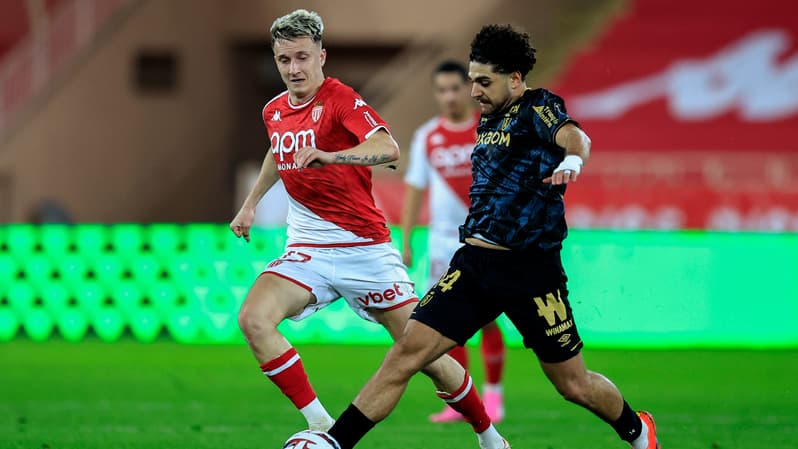 Duel entre Aleksandr Golovin et Reda Khadra lors de Monaco-Reims, 13 janvier 2024