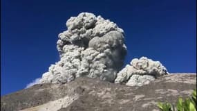 Les images impressionnantes de l'éruption du mont Merapi, sur l'île de Java, en Indonésie