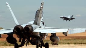 Un avion F-18 de l'armée de l'air espagnole sur la basse de Torrejon de Ardoz, le 28 mai 2002. (Photo d'archive)