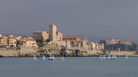 Les ossements ont été repêchés près d'un chemin côtier d'Antibes, à six mètres de profondeur.