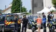 La gendarmerie française contrôle l'accès à un collège après qu'une assistante d'éducation de 31 ans a été poignardée à coups de couteau par un élève de 14 ans lors d'une fouille de sac à Nogent, le 10 juin 2025.