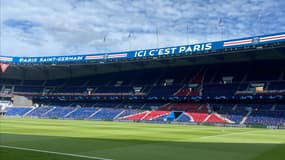 La pelouse du Parc des Princes est prête pour PSG-Barça, le 10 avril 2024