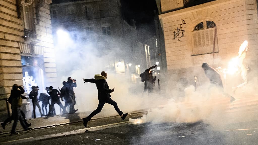 Des manifestants lors d'un rassemblement à Nantes, le 16 mars 2023 