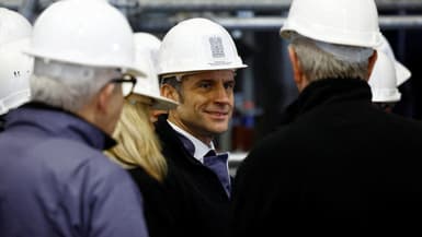 Le chef de l'État, Emmanuel Macron, lors de la visite de la cathédrale Notre-Dame de Paris le 8 décembre 2023.