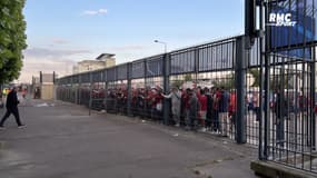 Liverpool - Real : Mouvements de foule au Stade de France, des fans des Reds forcent un filtrage