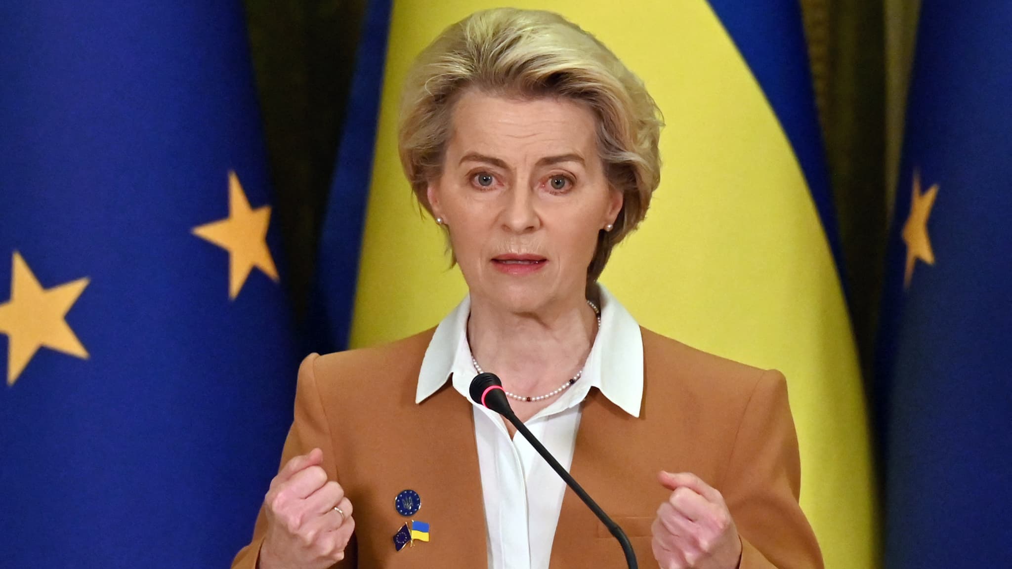 Ursula Von der Leyen en conférence de presse lors d'un déplacement à Kiev, en Ukraine, le 2 février 2023