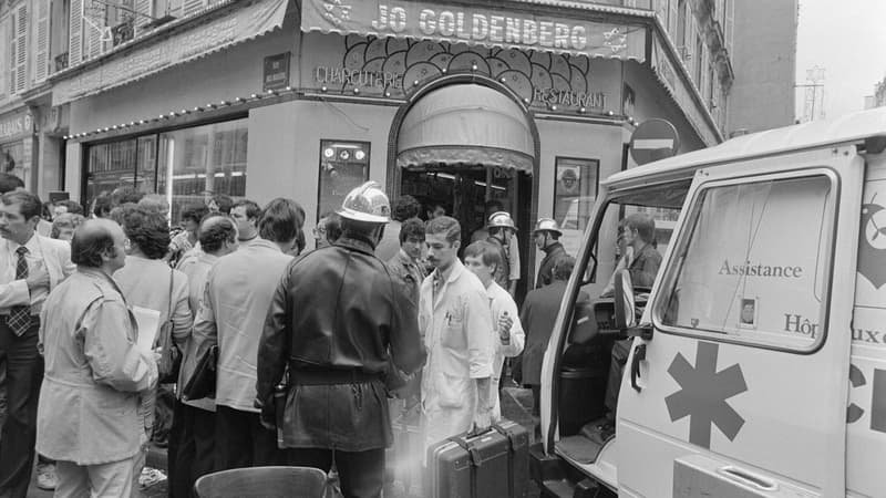 Les secours aident les blessés après l'attentat de la rue des Rosiers, le 9 août 1982.
