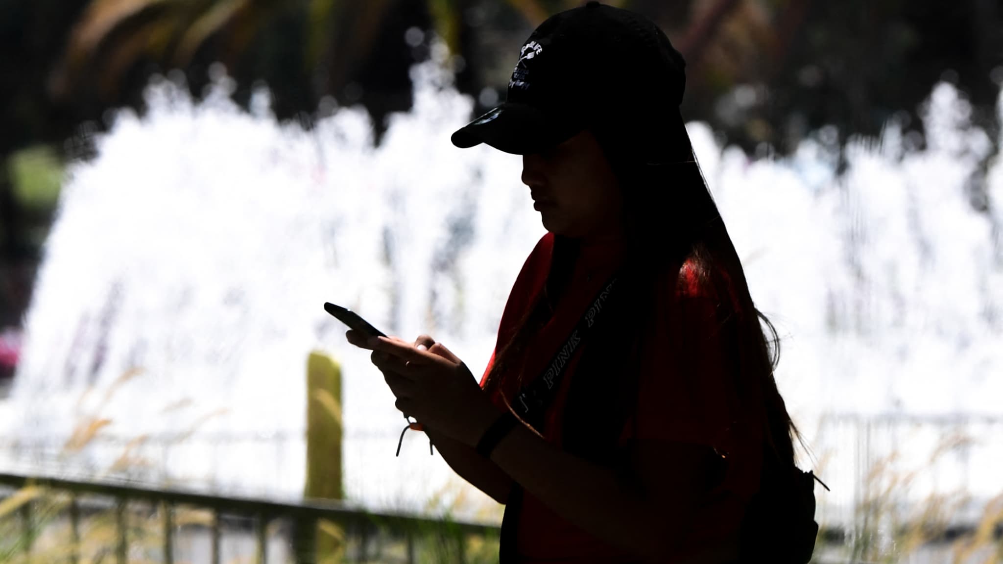 "ILS SE CONSTRUISENT À L'ABRI DES ADULTES": POURQUOI LES JEUNES ONT ARRÊTÉ DE PUBLIER SUR INSTAGRAM