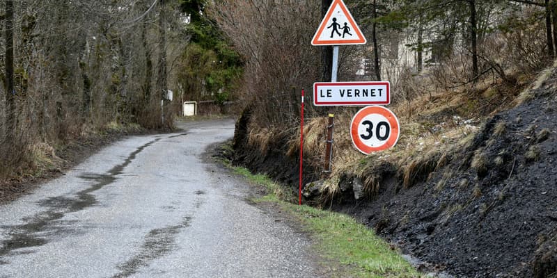 L'entrée du village du Vernet (Alpes-de-Haute-Provence), où avait disparu Émile, le 27 mars 2024.