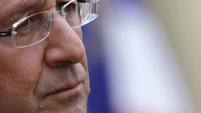 François Hollande ne pouvait imaginer contexte plus difficile à l'approche du premier anniversaire de son élection à l'Elysée, qui voit son gouvernement, fragilisé à l'extrême par l'affaire Cahuzac, contraint d'engager d'urgence d'impopulaires réformes. /