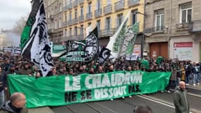 Des supporters de Saint-Etienne lors d'une manifestation contre la dissolution de groupes ultras, le 29 mars 2025