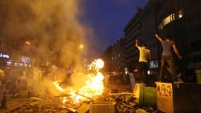 La police turque a arrêté 441 personnes à la suite des échauffourées dimanche à Istanbul avec des manifestants hostiles au gouvernement de Recep Tayyip Erdogan. /Photo prise le 16 juin 2013/REUTERS/Serkan Senturk