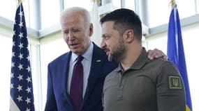 Joe Biden et Volodymyr Zelensky lors du sommet des dirigeants du G7 à Hiroshima, le 21 mai 2023.