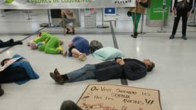 Manifestation en pyjama pour réclamer l'extension du couvre-feu à l'aéroport de Nantes