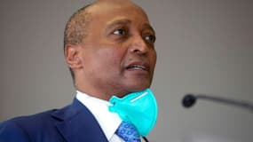 Le Sud-Africain Patrice Motsepe, candidat à la présidence de la Confédération africaine de football (CAF), en conférence de presse à Johannesburg, le 25 février 2021