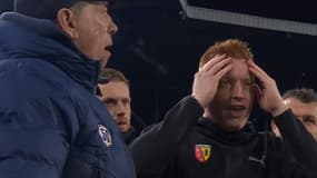 Will Still, entraîneur de Lens, et Jean-Louis Gasset, coach de Montpellier, après leur expulsion commune par l'arbitre lors du match de la 20e journée de Ligue 1, 31 janvier 2025