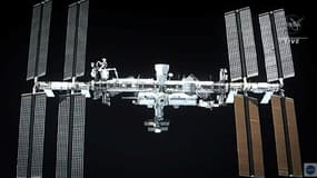 L'ISS vue depuis la capsule Crew Dragon de Space X avant son arrimage, le 24 avril 2021 