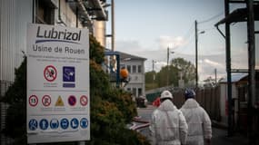 Devant l'usine Lubrizol de Rouen.