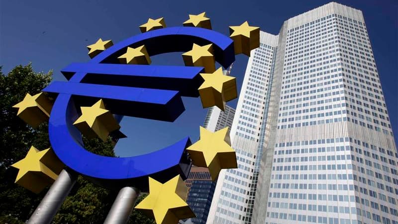 Le sacrifice de la souveraineté budgétaire sur l'autel d'un accord franco-allemand susceptible de sauver l'euro réveille de vieux réflexes eurosceptiques en France, surtout à gauche, où certains prônent même une "confrontation" avec l'Allemagne. "S'il s'a