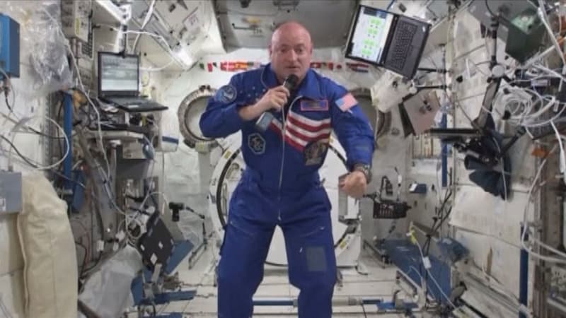 Scott Kelly (en photo) a décollé vendredi pour un an dans la Station spatiale internationale. Des scientifiques vont analyser la façon dont son corps évolue avec celle de son jumeau Mark, lui aussi astronaute mais resté sur Terre.