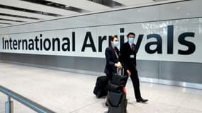 Des membres d'équipage de la British Airways arrivent à l'aéroport de Heathrow, le 8 juin 2020 à Londres