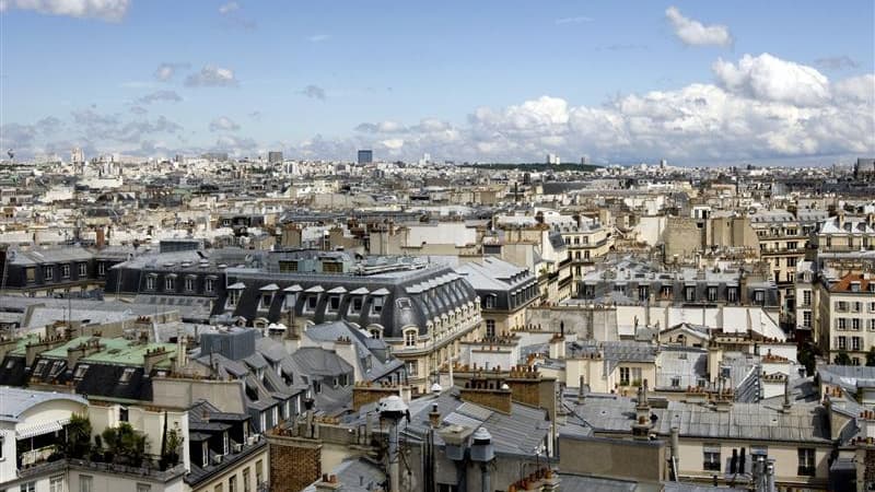 Le prix des logements anciens ont de nouveau baissé en France métropolitaine au deuxième trimestre, le recul atteignant 0,3%, après -0,3% au premier trimestre 2012 et -0,2% au quatrième trimestre 2011, a annoncé jeudi l'Insee. /Photo d'archives/REUTERS/Be