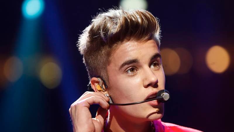 Justin Bieber, en tournée en Europe, fait une nouvelle fois parler de lui, après une visite qu'il a effectuée vendredi soir au musée Anne Frank d'Amsterdam. "Anne était une fille formidable. Elle aurait pu être une 'belieber'", a écrit le jeune chanteur c