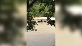 Dans le Gard, une caravane emportée par la rivière après les orages