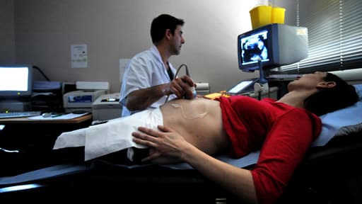 Enceinte de jumeaux, une italienne a appris au troisième mois de grossesse qu'ils n'étaient pas ses enfants. (Photo d'illustration)