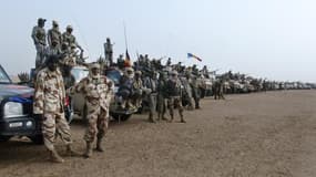 Soldats tchadiens à Kidal, au Mali. Le principal soutien militaire de la France au Mali a appelé jeudi à ne pas crier victoire trop vite dans l'intervention contre les islamistes alors qu'un attentat suicide à la voiture piégée a coûté la vie à un soldat