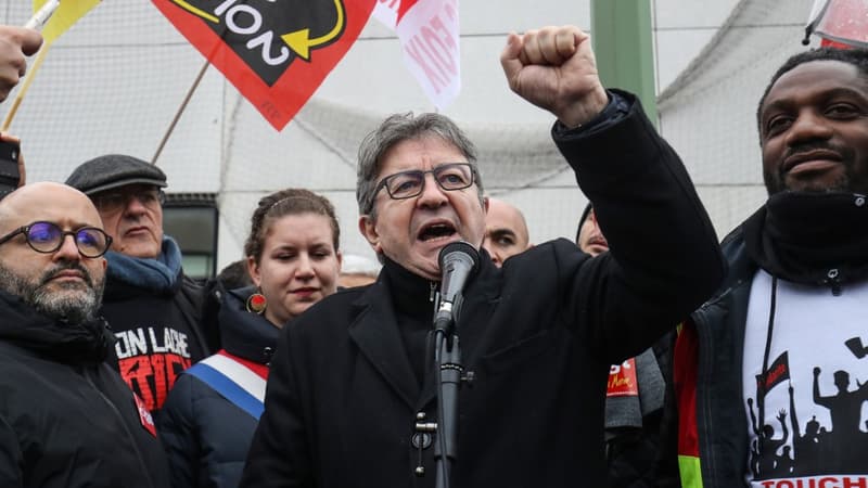 Jean-Luc Mélenchon, en déplacement à Vitry-sur-Seine ce lundi, a réclamé "le retrait" du projet de loi sur les retraites. PHOTO AFP