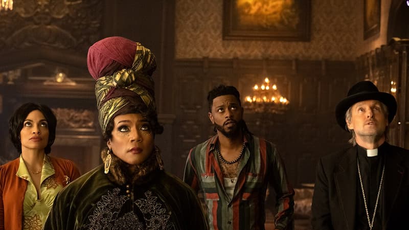 Rosario Dawson, Tiffany Haddish, LaKeith Stanfield et Owen Wilson dans "Le Manoir hanté"