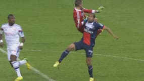 OL-PSG : Lopes heurte Lucas à l'extérieur de la surface