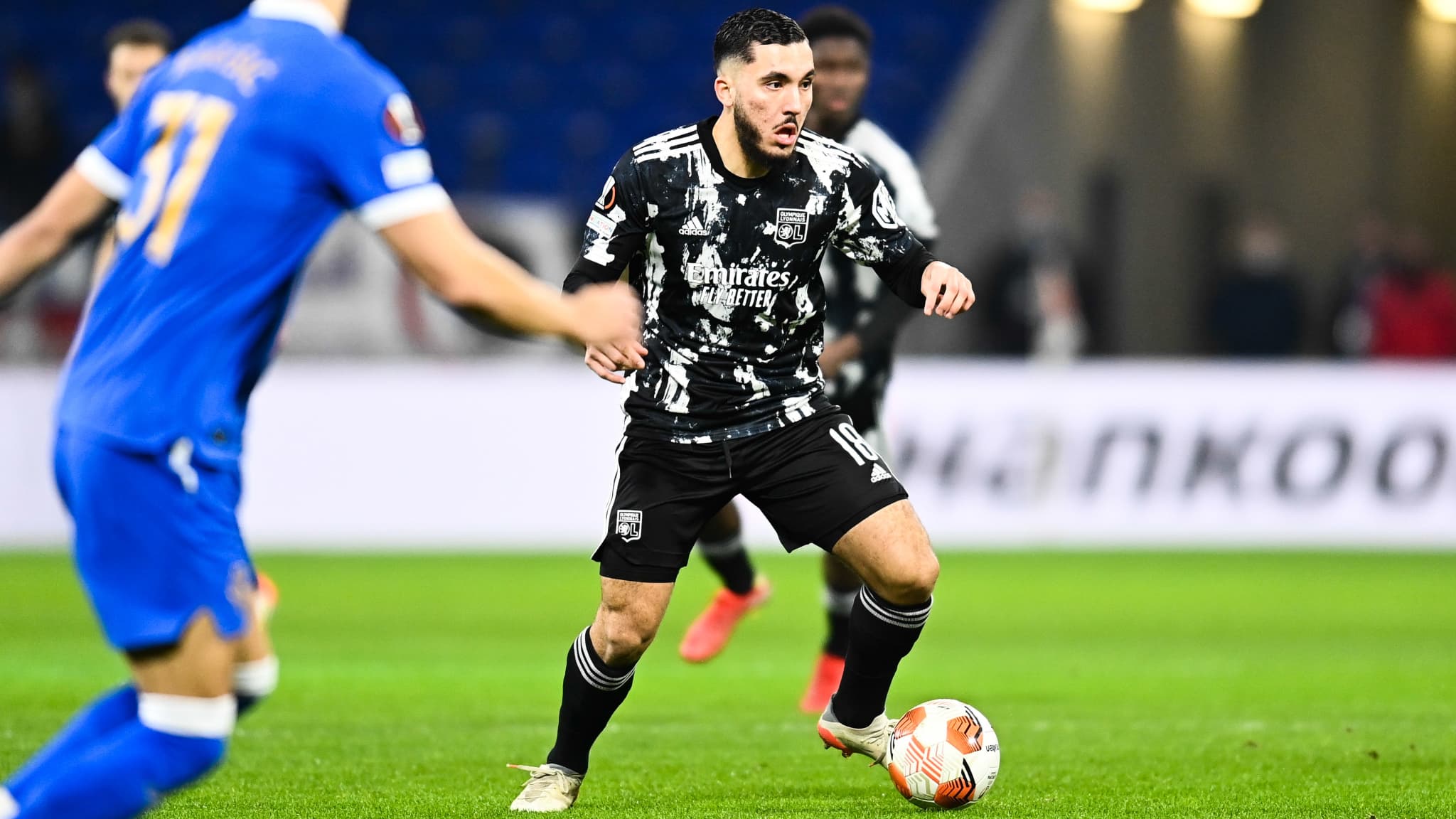 Rayan Cherki avec l'OL face aux Rangers