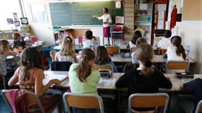 La réforme contestée des rythmes scolaires sera mise en oeuvre dès septembre 2013 dans moins de 50% des communes. /Photo d'archives/REUTERS/Charles Platiau
