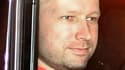 Anders Behring Breivik, qui a reconnu l'attentat à la bombe d'Oslo et la tuerie de l'île d'Utoya, a déclaré lundi à un juge norvégien avoir agi pour sauver l'Europe d'une invasion par les musulmans et dit que son organisation comportait "deux autres cellu