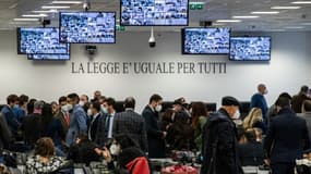 Vue du "maxi-procès" des membres présumés de la 'Ndrangheta, le 13 janvier 2021 en Italie.