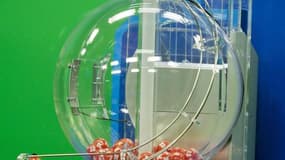 Un billet gagnant de la loterie américaine Powerball d'une valeur record de 590,5 millions de dollars (460 millions d'euros) a été vendu en Floride. Aucun détail n'a été dévoilé sur l'identité du détenteur du billet. /Photo prise le 18 mai 2013/REUTERS/Ph