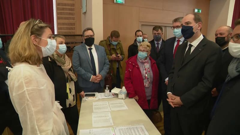 Jean Castex à l'occasion d'une visite dans un centre de vaccination à Saint-Maixent-L'Ecole (Deux-Sèvres), ce samedi 13 mars
