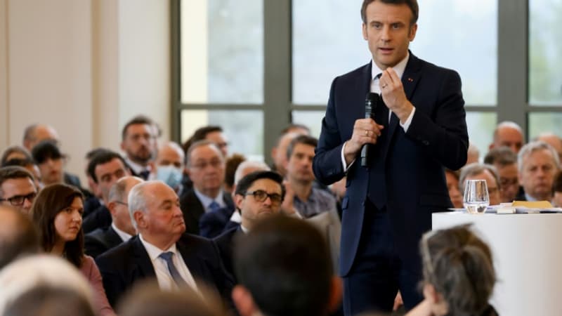 Présidentielle: Macron a-t-il vu trop grand pour son unique meeting avant le premier tour?