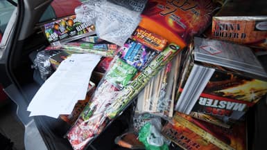 Des feux d'artifice saisis sont visibles dans une voiture à la frontière franco-allemande, près de Strasbourg, le 30 décembre 2017. (Illustration)