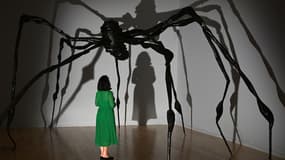La sculptrice Louise Bourgeois pourrait battre son record avec une de ses araignée géante proposée mercredi par Christie's.