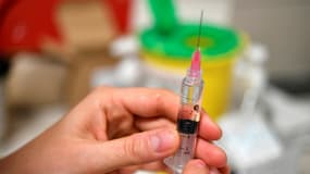 En France, la seule cible des plus de 75 ans en ville, pour lesquels la vaccination est théoriquement ouverte depuis le 18 janvier, représente 5 millions de personnes