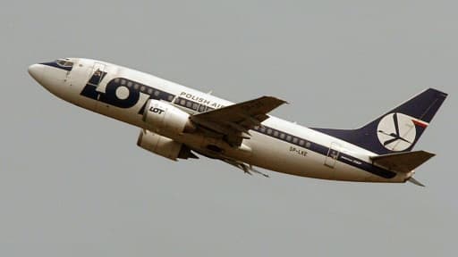 Un avion de la compagnie nationale polonaise Lot a fait un atterrissage d’urgence mercredi soir à l’aéroport international de Varsovie Okecie sans faire de victimes