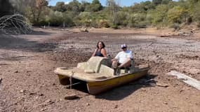Un couple vivant en autonomie à Saint-Raphaël, privé d'eau à cause de la sécheresse.