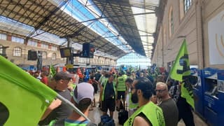 Rassemblement en gare de Marseille contre le lancement des TER Transdev

