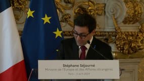 Guerre en Ukraine: Stéphane Séjourné annonce que "la France proposera prochainement un régime de sanctions dédié à ceux qui soutiennent les entreprises de désinformation"