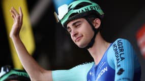 Le coureur français Paul Seixas avant le départ de la deuxième étape du Dauphiné, 9 juin 2025