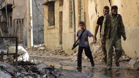 Rebelles syriens à Deir al-Zor. Sans apporter de garanties totales, les réseaux que la France a développés en Syrie depuis le début de la crise, en mars 2011, offrent une idée de la manière dont les puissances occidentales pourraient évaluer leur possible