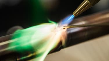 Grâce à l'électrolyse, Bulane parvient à créer une flamme écolo.